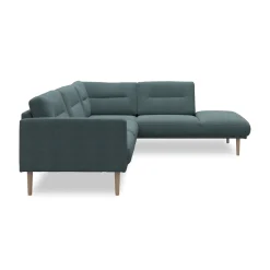 Larvik højrevendt hjørnesofa med pufafslutning