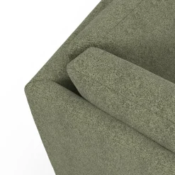 Lean venstrevendt hjørnesofa med pufafslutning