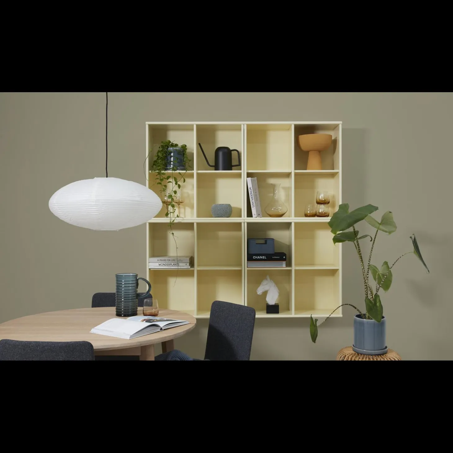 Mistral classic Reol med 4 gule moduler med 4 rum hver