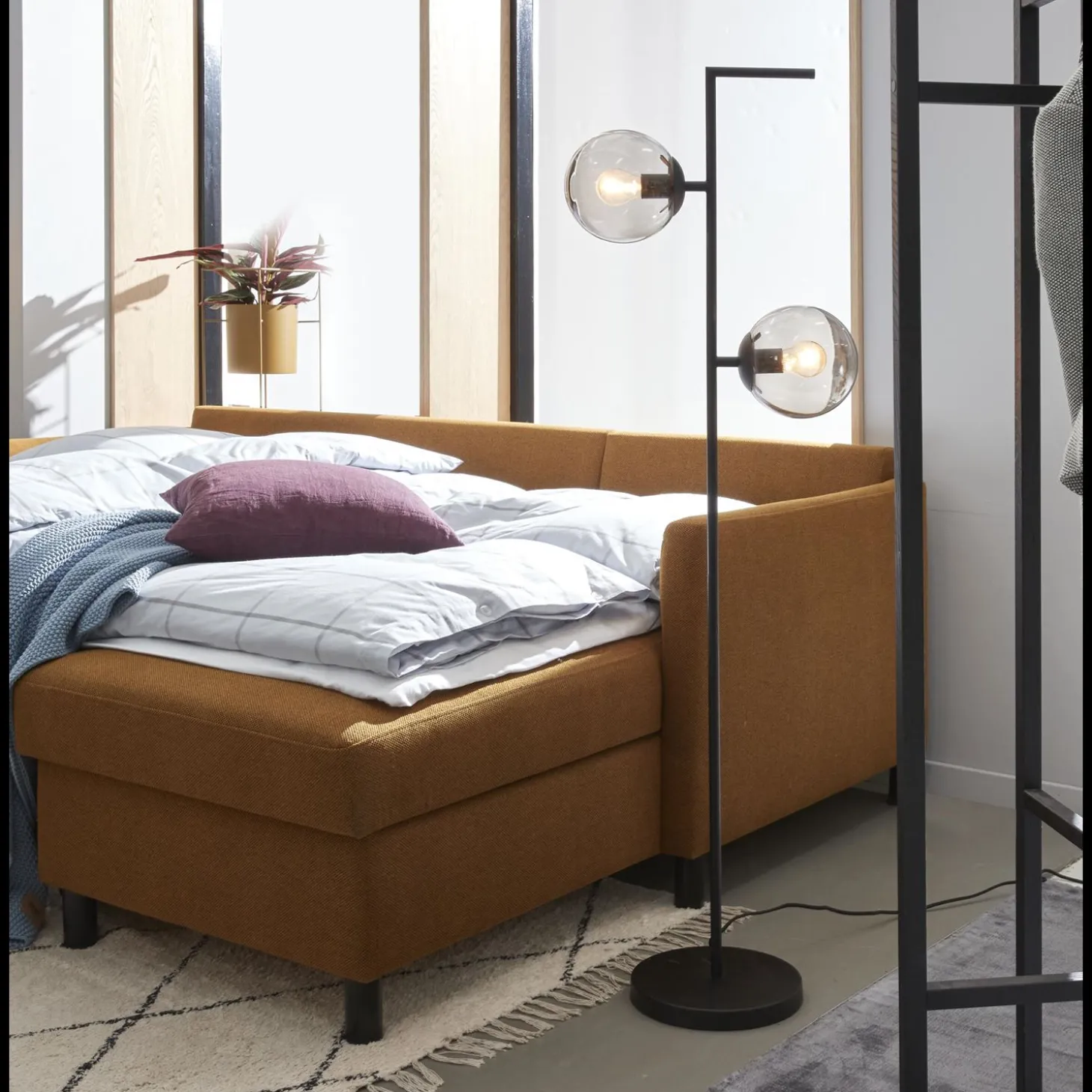 Pearl Gulvlampe 154 x 18 cm