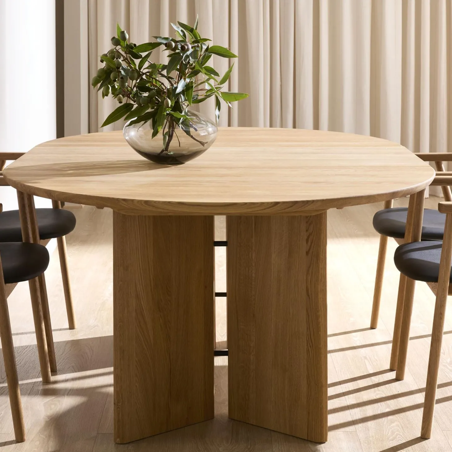 Sakura Round Spisebord 130 x 75 cm