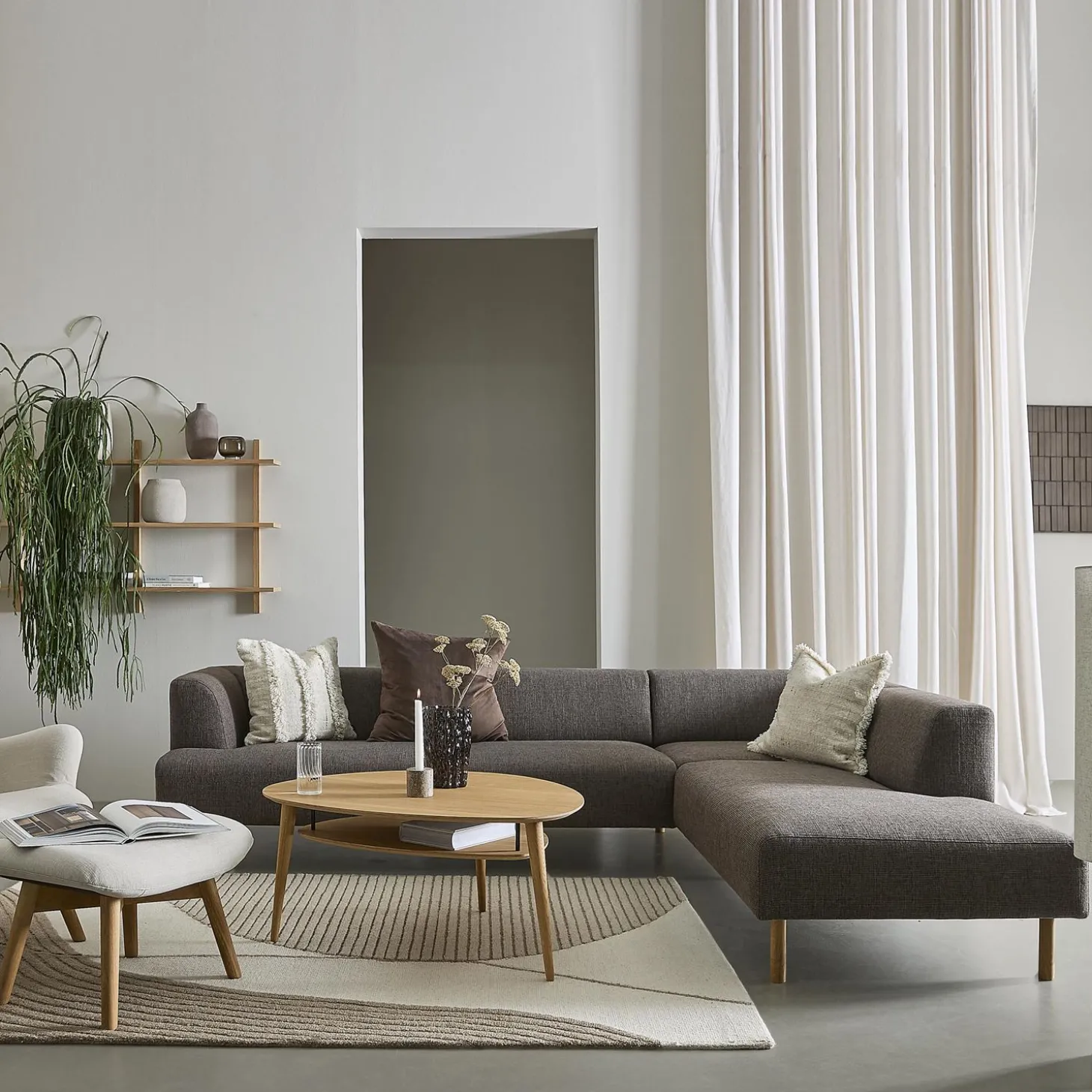 Teron højrevendt sofa med pufafslutning