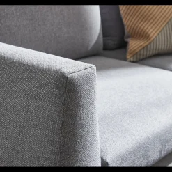 Vetland højrevendt hjørnesofa med pufafslutning